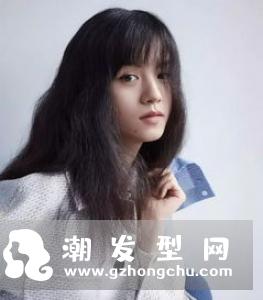 中长头发烫什么卷好看 空气云朵烫让你拥有自然电棒卷度！