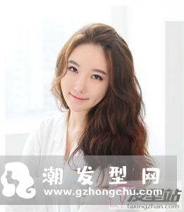 女生中长发蛋卷头 动感与时尚相融合才是最美
