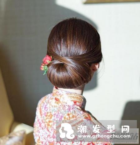 新娘龙凤褂盘头发型 4款不同风格的褂头靠头饰点睛！