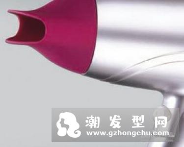吹风机吹头发有哪些技巧 正确使用吹风机吹头发的方法