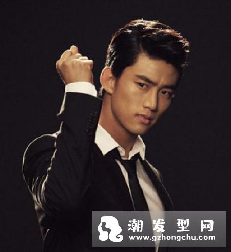 脸宽的男生适合什么发型 清爽短发修颜塑形打造硬汉型男