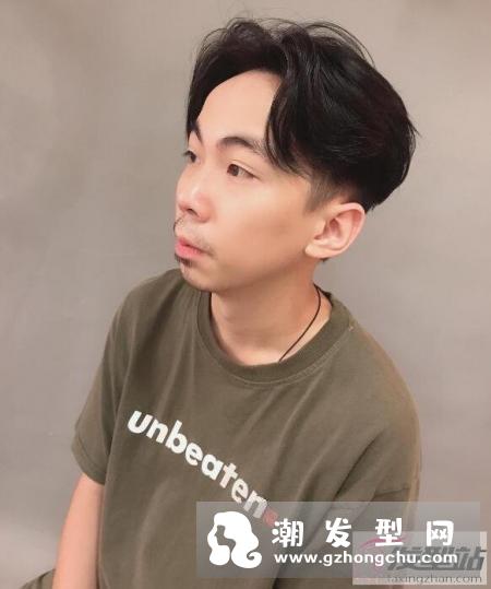 男生千万不要跟风中分？复古潮味中分发型随手拨都有型！