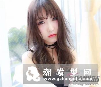 微胖女生适合的卷发 这些发型让你瘦出自信