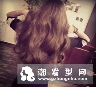 今年长烫发流行什么颜色 韩式流行染烫绝对是背影女神