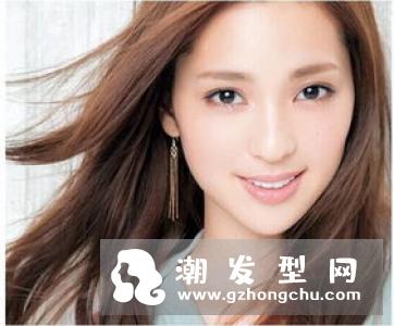 斜刘海如何打理好看 搭配卷发洋气瘦脸美cry