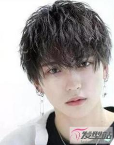 男生短发锡纸烫发 蓬松显发量潮男必备