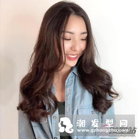 漫画真实版浪漫长发卷发发型 经典飘逸长卷发最有女神风范