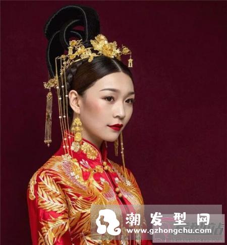 古风中式新娘发型 典雅秀禾新娘妆发图片