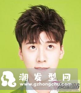 男生刘海打薄好看吗 轻盈修颜晋升小脸潮男