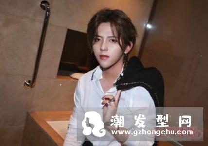 男生刘海发型两边剃掉 用刘海诠释帅气男人味