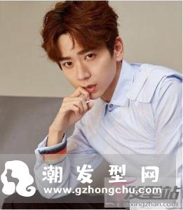 中分发型男生怎么弄好看 超帅气男生中分发型