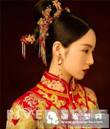 2020年新娘妆发流行趋势 中式轻奢复古新娘造型