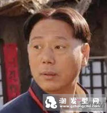 男士中分发型打理教学 男生蓬松中分发型这样弄最好看