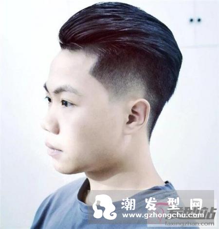 两边推掉中间厚发型 帅哥发型赶紧安排剪吧