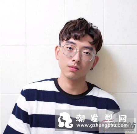 男生湿发造型怎么弄 微湿感让你秒变男神
