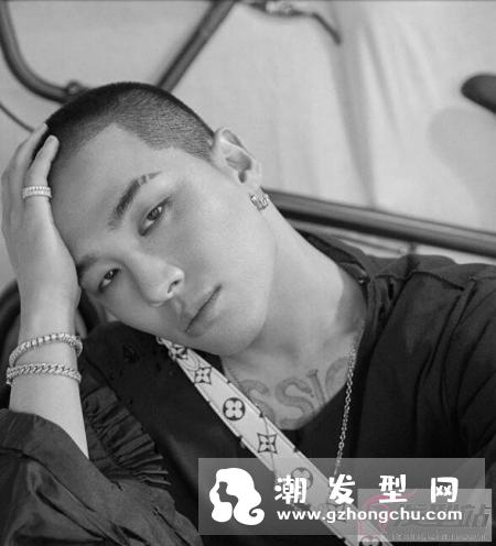 好看的发型男 男生必剪帅气发型推荐