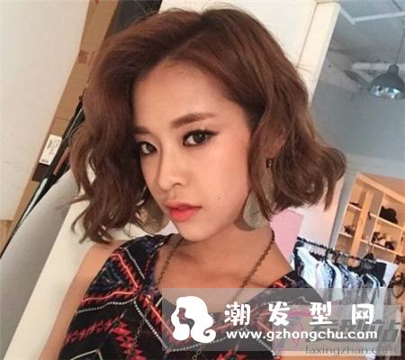 短发适合波浪卷吗 波浪卷短发洋气减龄更显气质