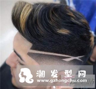 男生渐层侧削线条雕刻发型 两边剃剪出酷炫时尚