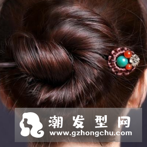 冬天头发油得很快怎么办 多久洗一次头好