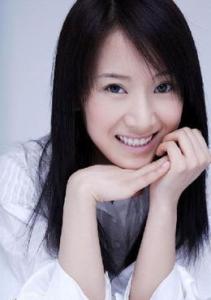 女生海藻蓬松卷发型 妩媚与慵懒并存的卷发