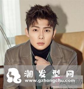 男生刘海打薄好看吗 轻盈修颜晋升小脸潮男