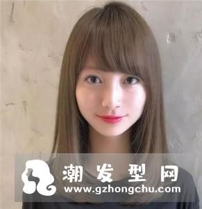 日常好看又显瘦的发型 甜美中长直发梨花卷是首先