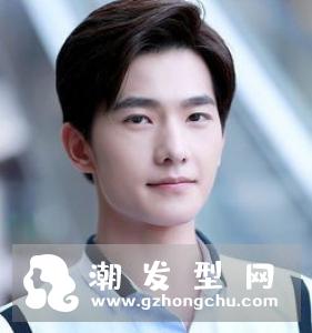 男生刘海打薄好看吗 轻盈修颜晋升小脸潮男