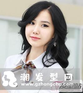 斜刘海如何打理好看 搭配卷发洋气瘦脸美cry