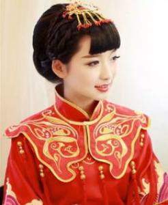 古风中式新娘发型 典雅秀禾新娘妆发图片