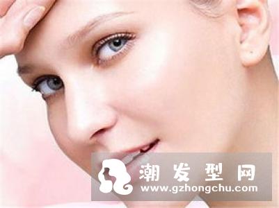 指甲油怎么不涂到外面 出现红血丝的原因