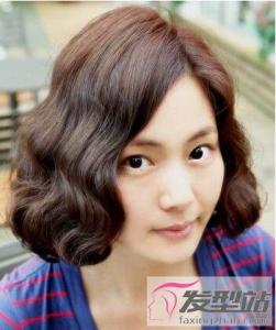女生短发波浪卷 瞬间美出新高度