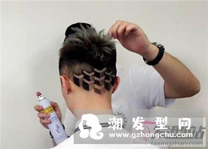 男生undercut雕刻发型 两边铲 推后脖设计
