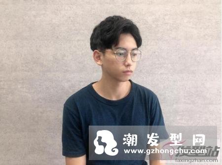 男生千万不要跟风中分？复古潮味中分发型随手拨都有型！