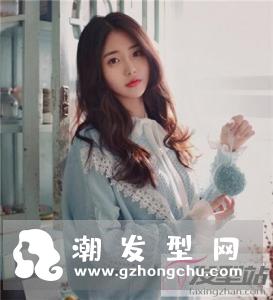 冬天好打理的中长发 修颜唯美为寒冬送暖意