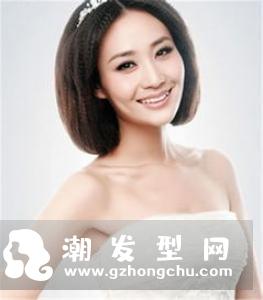 穿红色婚纱配什么发型 简约大方让新娘美貌动人