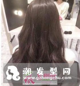 理发店烫完卷发后头发就变干枯毛躁怎么办？