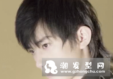 易烊千玺长发发型叫什么 同款中长发发型图片