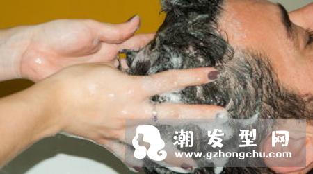 头发刚洗完就又有头屑了怎么办 有效去除头皮屑方法