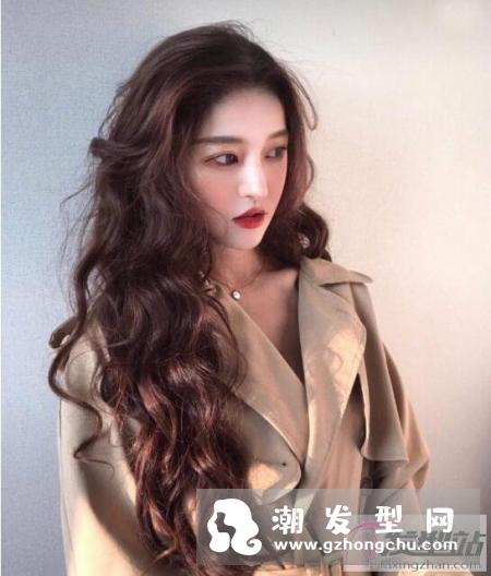 网红韩式羊毛卷发型怎么弄 长发5分钟快速卷完整颗头教程