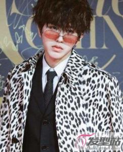 男生短发锡纸烫发 蓬松显发量潮男必备