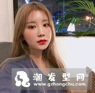 长发烫什么卷好看 俏皮感泡面卷总是那么迷人