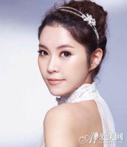 古装新娘发型教程图解步骤 中式新娘盘发更加端庄有气场