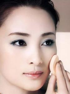 阳光曝晒头发干燥又分岔？5个对抗紫外线损害保养tips