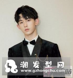 男生刘海打薄好看吗 轻盈修颜晋升小脸潮男