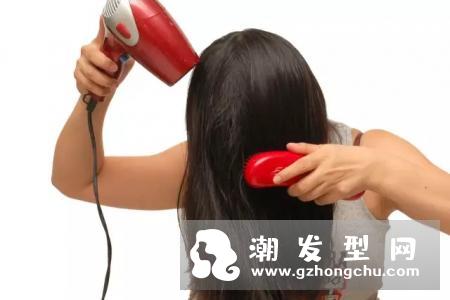 头发细软如何显得蓬松 自己在家里也是可以弄的