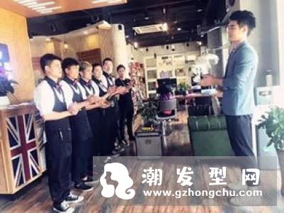 头皮出油、干痒、头皮屑狂掉？4招护理秘诀，养好头皮才有秀发！