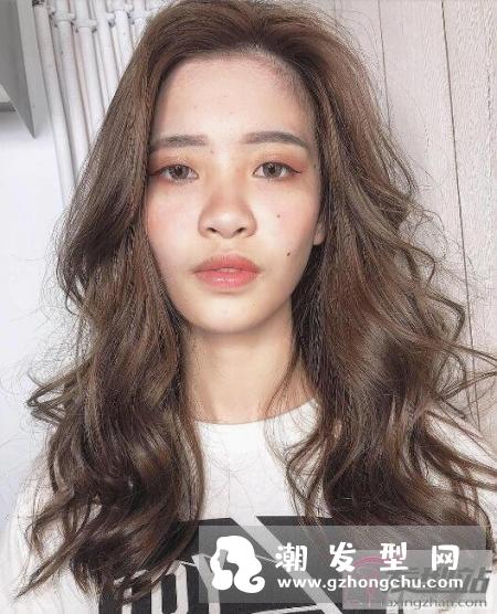漫画真实版浪漫长发卷发发型 经典飘逸长卷发最有女神风范