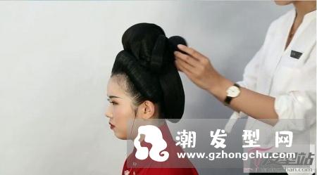 古装新娘发型教程图解步骤 中式新娘盘发更加端庄有气场