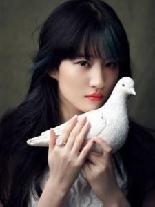 参加婚礼最适合的气质发型，头发这样整理最仙气！
