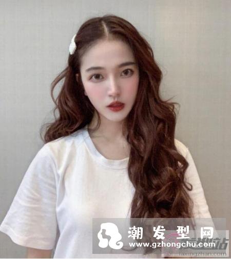 网红韩式羊毛卷发型怎么弄 长发5分钟快速卷完整颗头教程